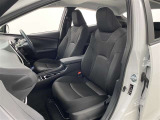 厚みがあって、座り心地のいいシート。運転席も助手席もリラックスしてゆったりと座れます♪