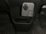 アクセサリーソケット付き車両です。