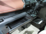 インストスライドボックス ティッシュボックスがまるまる一つ入るボックスです運転席からも開け閉め可能です