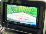 【バックカメラ】駐車時に後方がリアルタイム映像で確認できます。大型商業施設や立体駐車場での駐車時や、夜間のバック時に大活躍!運転スキルに関わらず、今や必須となった装備のひとつです!