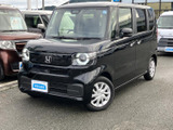 丸みのあるヘッドライトとすっきりしたフロントまわりが印象的。背の高いボディと親しみやすい表情が調和し、街中でも目を引く佇まいです。側面へ続くラインも自然です。