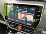 テレビ番組を画面で視聴できる装備です。停車中の休憩時間や待ち合わせの際に、車内で映像を楽しめます。チャンネル選択などの表示もまとまり、操作内容を確認しやすい画面です。
