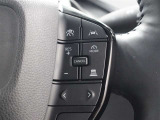 レーダークルーズコントロール作動時に車線維持に必要な運転操作の支援を行う「レーントレーシングアシスト(LTA)」を搭載しています。