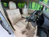 運転席シート廻りは使用感も少なく、良好な状態となっています。丁寧に使われていたことがよくわかりますね。