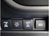 両側パワースライドドア付きだから、狭い駐車スペースなどでの 乗り降りラクラク!小さなお子さまのいるご家庭には嬉しい装備。