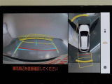 パノラミックビューモニター付きです。車両を上から見たような映像をモニター画面に表示。運転席からの目視では見にくい、車両周辺の状況をリアルタイムでしっかり確認できます。