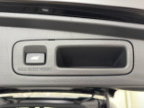 ★パワーテールゲート(メモリー機能付)★開く角度を決められるから、せまい場所でも使いやすいです。スマートキーまたはテールゲートのスイッチから開閉操作ができます