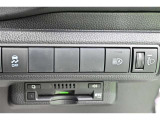 オートマチックハイビームとは、先行車や対向車のライトを認識し、ハイビームとロービームを自動で切り替える機能です。夜道の視界を確保します。詳細は販売店スタッフまでおたずねください。