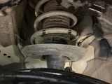 お車を安心してお乗りいただく為には、足回りの定期点検が欠かせません。サービスサポート(有償保証)では無料点検もご提供しており、安心のカーライフをお過ごしいただけるサポート体制が整っています。