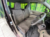 運転席シート廻りは使用感も少なく、良好な状態となっています。丁寧に使われていたことがよくわかりますね。