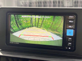 【バックカメラ】駐車時に後方がリアルタイム映像で確認できます。大型商業施設や立体駐車場での駐車時や、夜間のバック時に大活躍!運転スキルに関わらず、今や必須となった装備のひとつです!