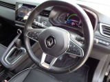 操作性に優れた運転席回りです