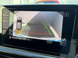 ガイドライン付きバックカメラで安全な駐車をサポートします。