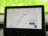 現在地を中心に周辺の道路や施設名が表示され、地図を見ながら目的地までのルートを確認できます。拡大縮小などの操作も画面上で行え、初めて訪れる場所へのお出かけにも便利です。