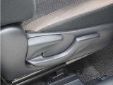 ◆シートハイトアジャスター◆運転席を上下に高さ調節ができます!運転ポジションを体格に合わせてシート調整できます。