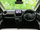 運転席から助手席まで見渡せる前席まわりは、視界を遮りにくい開放的な印象です。メーターや画面が正面にまとまり、乗車時にも室内全体を把握しやすくなっています。
