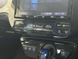 オートエアコンは温度を設定するだけで、自動で風量などを設定してくれます。運転しながら操作も必要ないので、安全性も向上します。