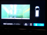 バックカメラの画像です。ガイドラインがスムースな車庫入れをサポートいたします。車庫入れの安心感がアップしますね。
