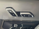 ボタン一つで自分好みの運転位置を一瞬で再現します!シートや鏡の位置を記憶できるので、家族で運転を交代してもすぐにベストな姿勢に戻せます。細かく電動調節でき、長距離ドライブでも疲れず快適です。