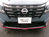 NISMO専用フロントグリル・専用フロントバンパーロアフィニッシャー・専用エンブレム。