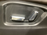 こちらのグレードは助手席にもパワーシートを装備しております!運転席同様お好みで調整が可能です!