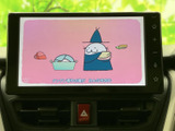 テレビ番組を画面で楽しめる装備です。停車中の待ち時間にも映像を視聴でき、画面表示で内容を確認しやすいのもポイント。お出かけ先でのひと休みにも便利です。