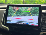 【バックカメラ】駐車時に後方がリアルタイム映像で確認できます。大型商業施設や立体駐車場での駐車時や、夜間のバック時に大活躍!運転スキルに関わらず、今や必須となった装備のひとつです!