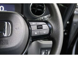 Hondaセンシングの機能のひとつ、アダプティブクルーズコントロール付!アクセルから足を離しても設定したスピードと前車との車間を保ち走行してくれます!車線維持もアシスト☆高速道路で疲労軽減ですね☆