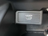 グローブボックス内にナビゲーションのHDMI入力端子を搭載。スマホや動画機器、ゲーム機も簡単接続!ナビの画面でYouTubeやサブスク映画を楽しめ、車内のエンタメ体験がグッと広がります!