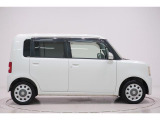 県内13店舗にて常時500台以上ダイハツ車を展示中です。見て、触って、納得のいく一台をぜひ見つけてください。