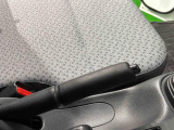 サイドブレーキはお馴染みの引き上げタイプ