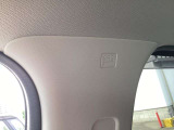 SRSカーテンエアバッグ装着車。側面衝突時などに展開し、乗員保護をサポートする安全装備です。