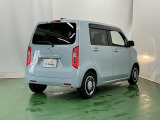 後席の窓には外から車内が見えにくくなるプライバシーガラスを採用。周りを気にせずリラックスして過ごせます