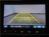 バックカメラ搭載です!車庫入れが苦手な人はもちろん、車両感覚に自信がある人にもお勧めです!見えない箇所が見えるようになるので、低い障害物や隠れてしまっている子供の存在等にも気付く事が出来ます。