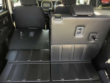 後部座席を倒すとかなりの広さがあり大きな荷物もラクラク積めますよ!