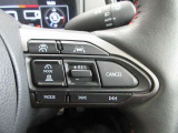 【レーダークルーズコントロール】は2種類のセンサーで先行車を認識。車速に応じた車間距離を保ちながら追従走行をサポート。ドライバーの運転負荷を大幅に軽減してくれます。