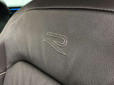◆R-line専用シートにはRのロゴがあしらわれています。特別感のあるシートでございます。◆