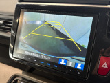 バックカメラを装備!後退時にナビ画面へ車両後方の映像を表示し、目視では確認しにくい場所の安全確認をサポート。狭い駐車場での車庫入れや縦列駐車にも役立つ、嬉しい装備です。