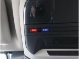 専用ボタンでコールセンターへ接続。状況に応じて緊急車両の要請やロードサービスの取次ぎを行います。重大事故の際は自動的にコールセンターにつながり、緊急車両やドクターヘリを要請します。(要申込)