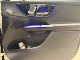 メモリー付き電動シートも装備されておりますのでシート位置を3パターン記憶できます。