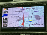 周辺の道路や施設名が地図上に表示され、現在地を確認しながら目的地までの道順を把握できます。縮尺の表示もあり、細かな道の確認から広い範囲の確認まで、移動時に活用しやすい画面です。