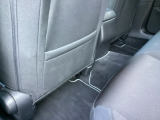 助手席裏のシートバックポケットは、運転席からのアクセスに便利!ちょっとした物でもスマートに入れられます