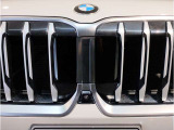 ☆BMWの代名詞とも言える【キドニーグリル】一目見ただけでBMW車であると認識できる確固たるアイコンとして存在感を放ちます☆