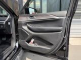 運転席ドアパネルになります。