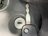 【キーレス】少し離れた場所からでもボタン一つでドアの開錠・施錠ができるのでとっても便利!ドアの鍵穴周りに傷をつけることもありません♪