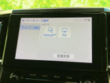 画面にはMiracastとTVの選択項目が表示され、用途に応じた画面ソースを選べます。項目が見やすくまとまっているため、停車中の確認や設定変更も行いやすい構成です。
