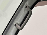 乗降グリップ採用で足抜き性の良さなど、スムーズな乗降性を実現しました!