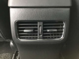 後部座席にもエアコン吹き出し口がしっかり装備されています。