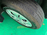 【タイヤの残り溝】こちらの車輌のタイヤ残り溝は画像の通りです。調べる際にはご参考ください。