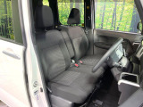 運転席まわりには十分なスペースがあり、大柄な方でもゆったり運転していただける環境です。